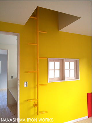 ロフトはしご　黄色いアミダラップ