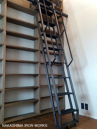 スライドタイプ　はしご　梯子　北海道札幌市　書棚
