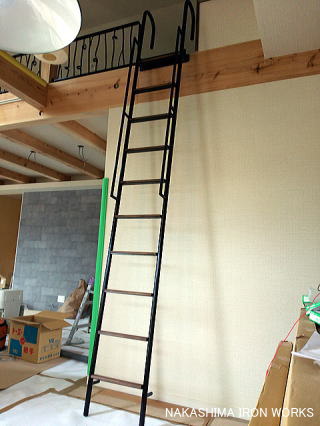 スライドタイプ　スライダー　ロフトはしご　ハシゴ　梯子　おしゃれ　安い　値段　メーカー　シンプル　タラップ