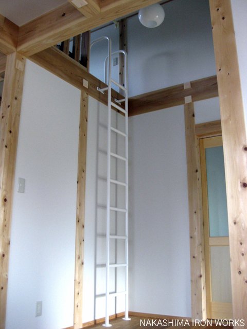 垂直ロフトはしご