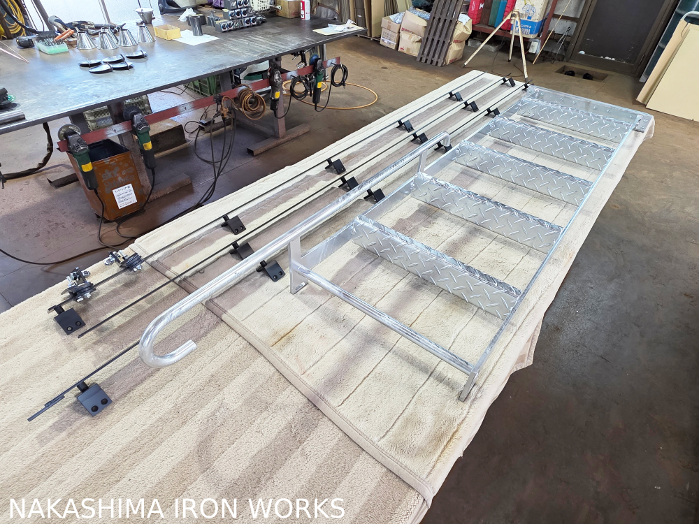 溶融亜鉛メッキのスライドハシゴ