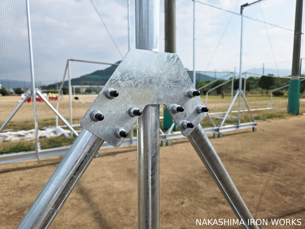 ボルトには打球が当たってもボールに傷が付かないボルトキャップ付き