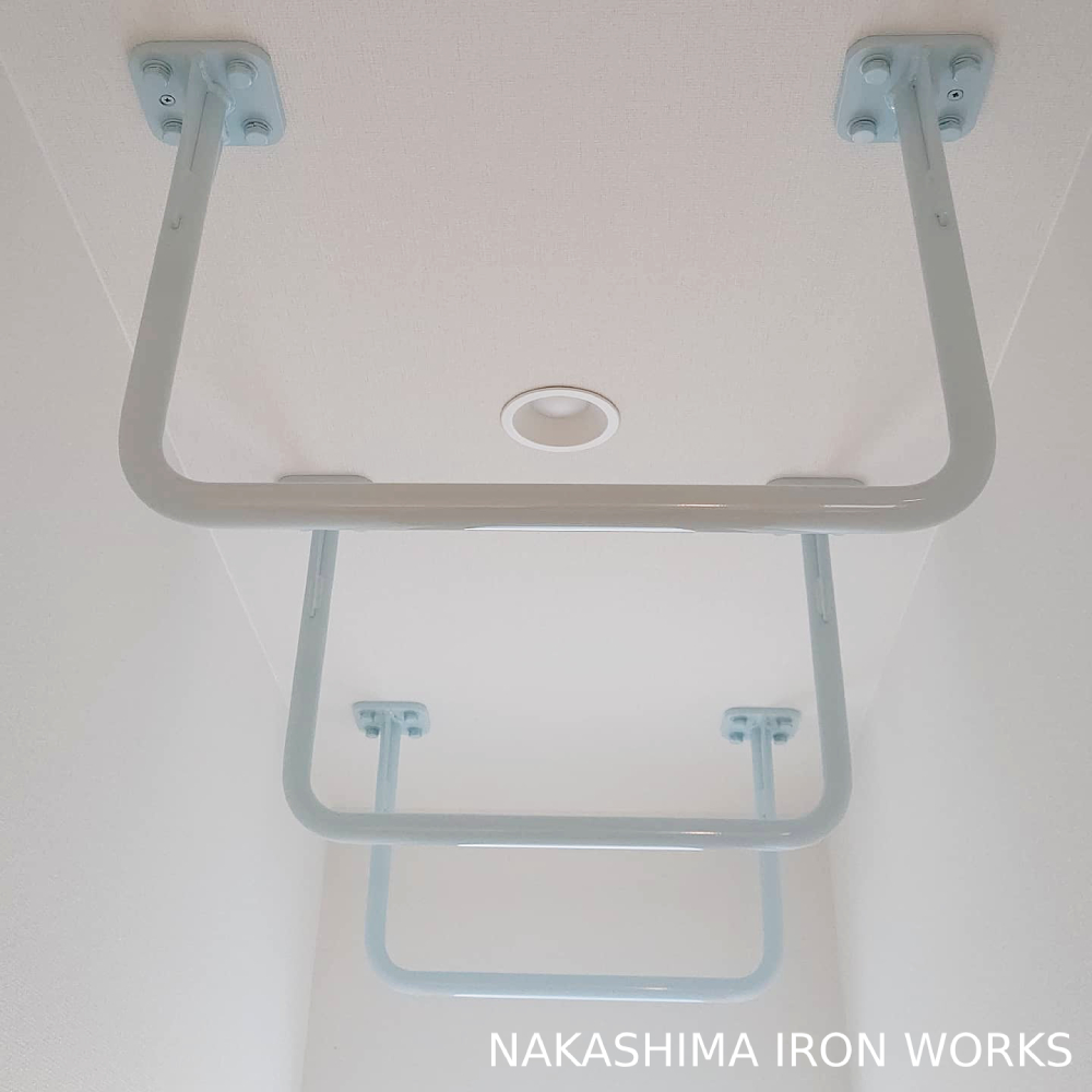 下がりが大きい雲梯なので補強リブ付き