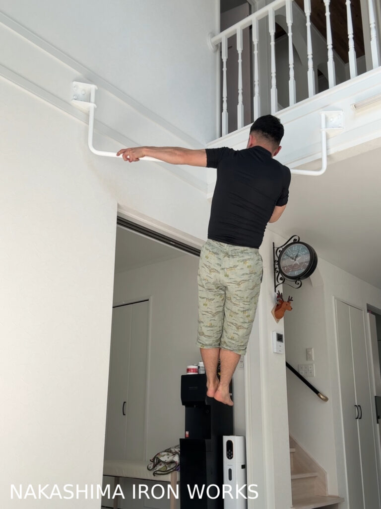 フロントレバーを行っているところ