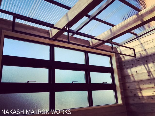 懸垂バー兼物干しバーの設置例（天井吊り下げタイプ）